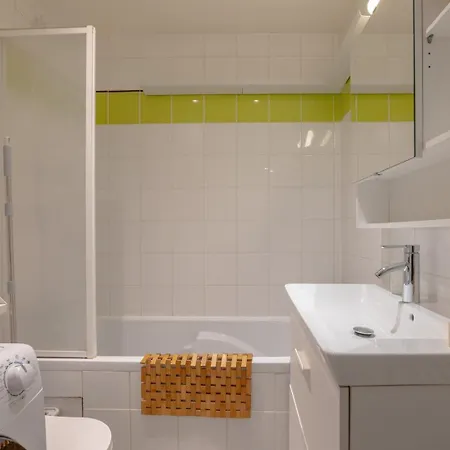 1br In Trendy South Pigalle - Quiet In Appartement Parijs